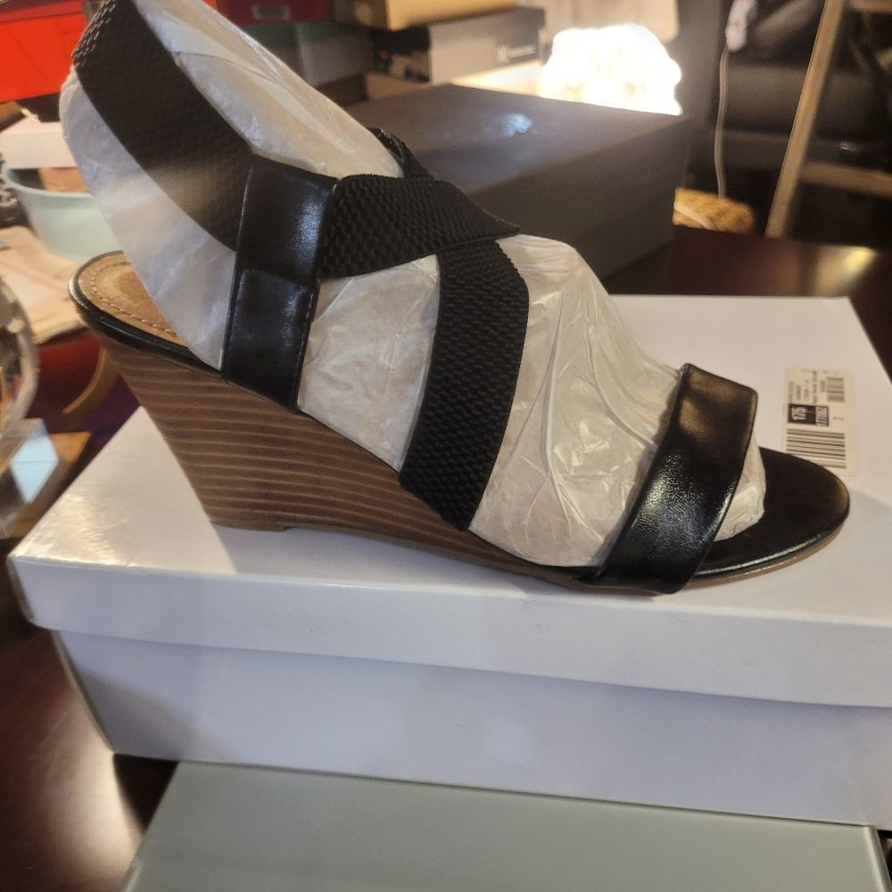 COPY - REPORT SINCLAIR BLACK STRAPPY WEDGE SANDALS NEW SIZE 8